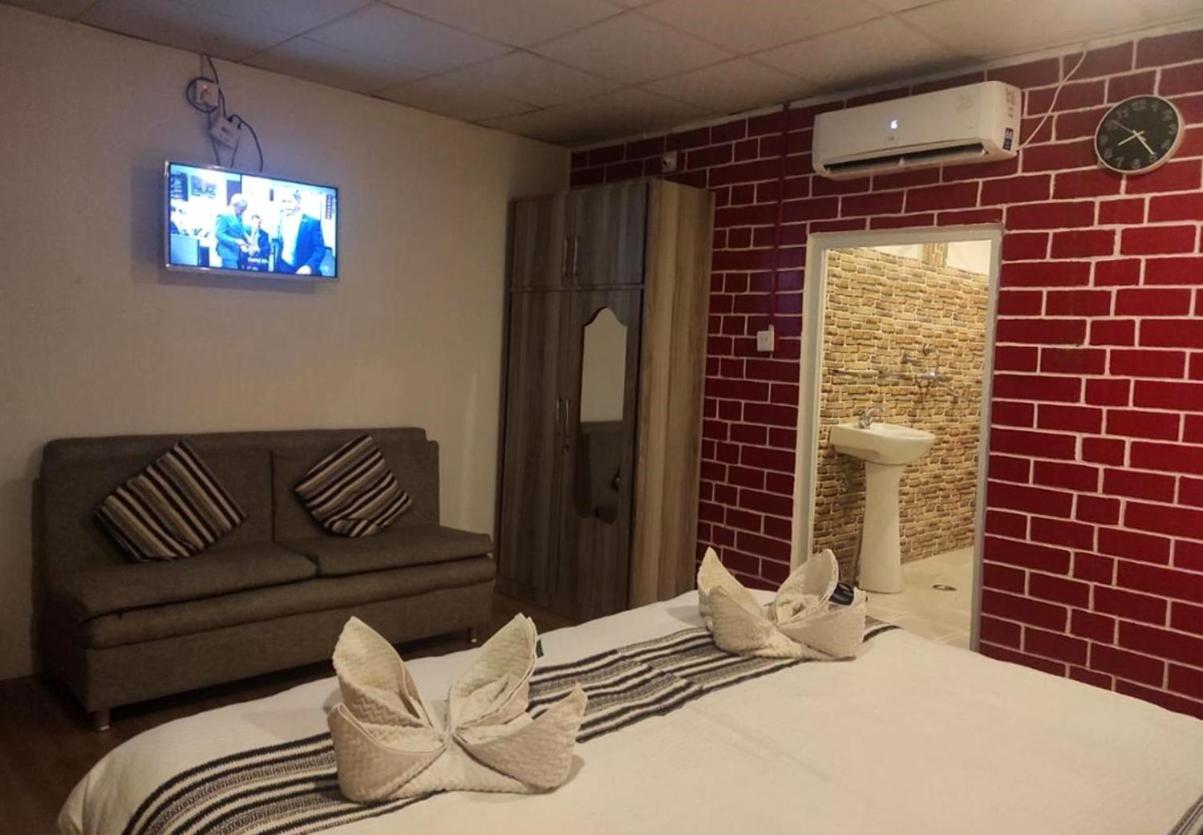 The Glasshouse Hotel Kawasoti Екстериор снимка