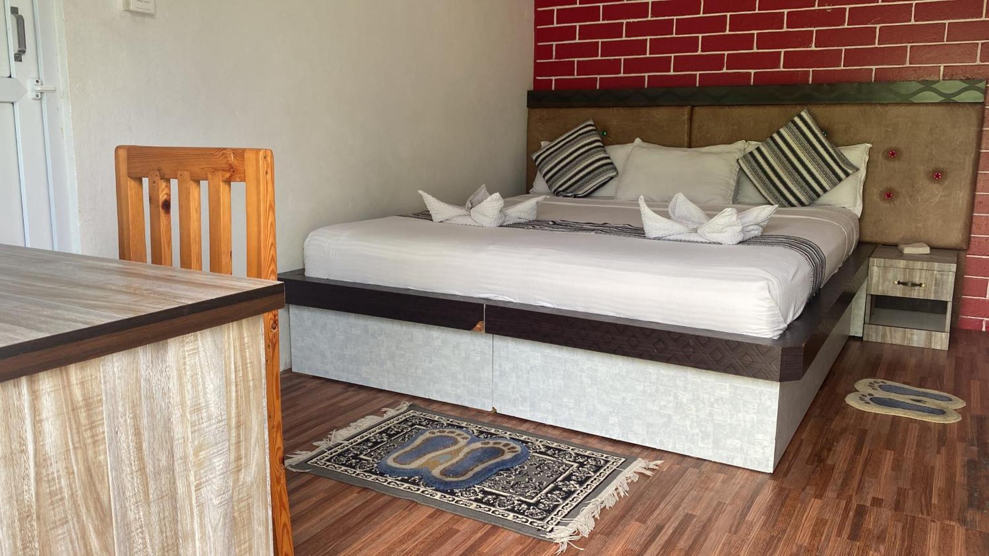 The Glasshouse Hotel Kawasoti Екстериор снимка